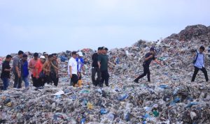 Penataan TPA Muara Fajar Berlanjut, DLHK Pekanbaru Mulai Pasang Membran