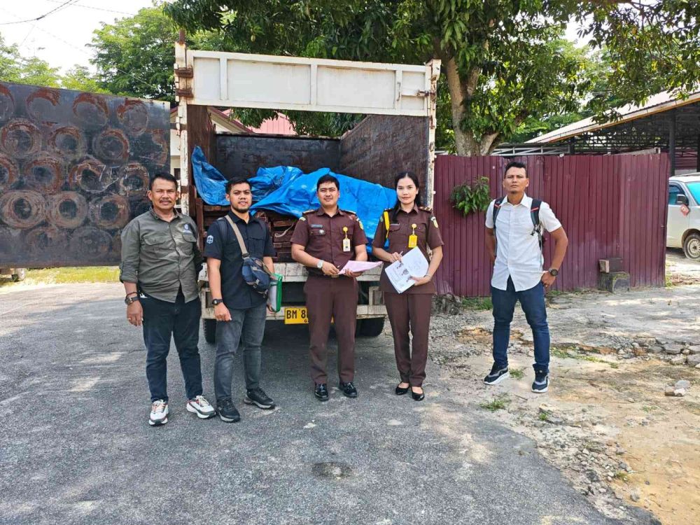 Kasus Illegal Logging di Pelalawan Masuk Tahap II, Gakkum LHK Serahkan Tersangka ke Kejari